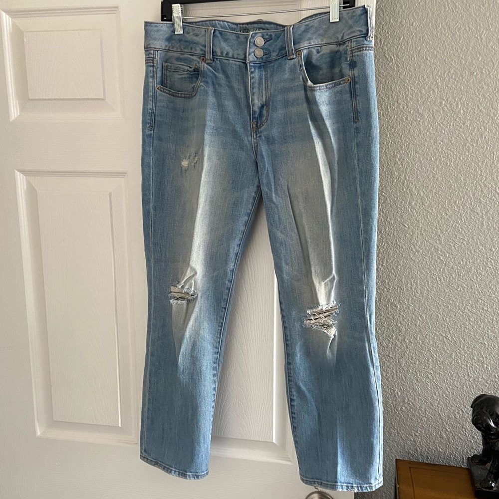 Great Condition Light wash American Eagle Jeans 14